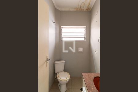 Casa à venda com 184m², 3 quartos e 2 vagas Casa à venda com 184m², 3 quartos e 2 vagasBanheiro 1