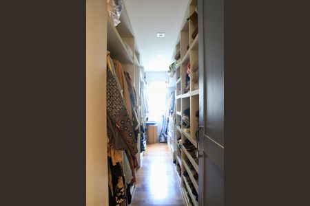 Casa à venda com 450m², 3 quartos e 2 vagas Casa à venda com 450m², 3 quartos e 2 vagasCloset (1) da Suíte Master