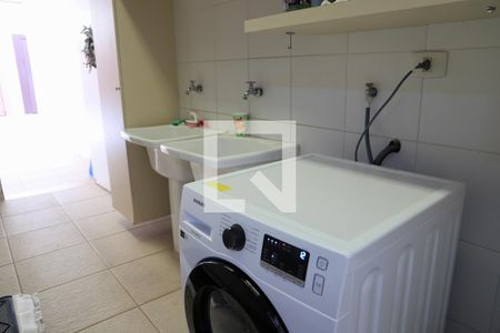 Casa à venda com 450m², 3 quartos e 2 vagas Casa à venda com 450m², 3 quartos e 2 vagasÁrea de Serviço