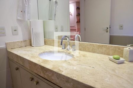 Casa à venda com 450m², 3 quartos e 2 vagas Casa à venda com 450m², 3 quartos e 2 vagasBanheiro da Suíte 2