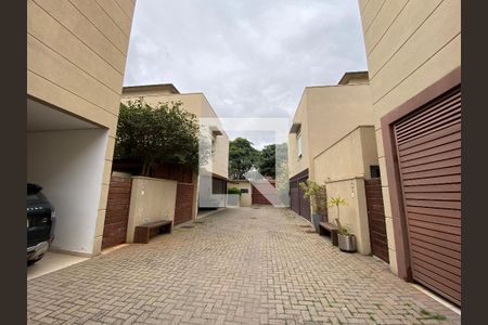 Casa à venda com 450m², 3 quartos e 2 vagas Casa à venda com 450m², 3 quartos e 2 vagasEntrada
