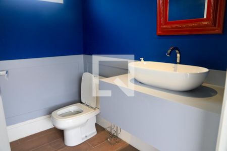 Casa à venda com 450m², 3 quartos e 2 vagas Casa à venda com 450m², 3 quartos e 2 vagasSalão de jogos (Lavabo)