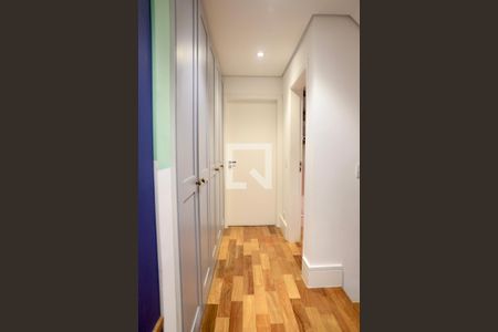 Casa à venda com 450m², 3 quartos e 2 vagas Casa à venda com 450m², 3 quartos e 2 vagasCorredor