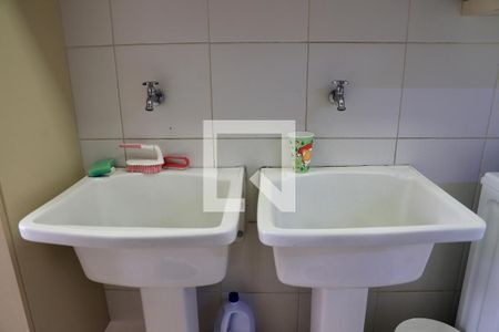 Casa à venda com 450m², 3 quartos e 2 vagas Casa à venda com 450m², 3 quartos e 2 vagasÁrea de Serviço