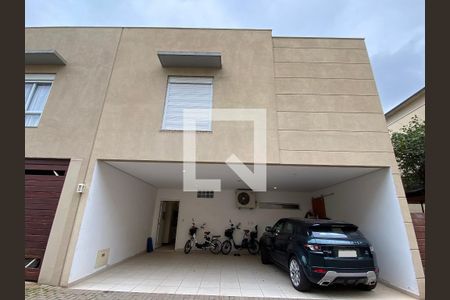 Casa à venda com 450m², 3 quartos e 2 vagas Casa à venda com 450m², 3 quartos e 2 vagasFachada