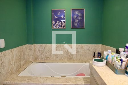 Casa à venda com 450m², 3 quartos e 2 vagas Casa à venda com 450m², 3 quartos e 2 vagasBanheiro (2) da Suíte Master