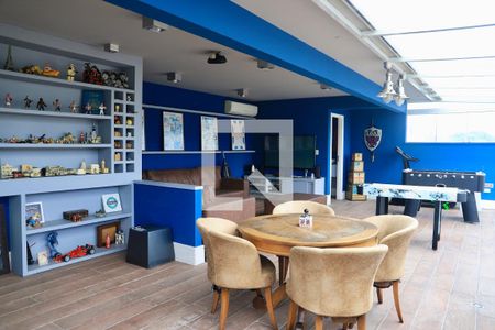 Casa à venda com 450m², 3 quartos e 2 vagas Casa à venda com 450m², 3 quartos e 2 vagasSalão de jogos