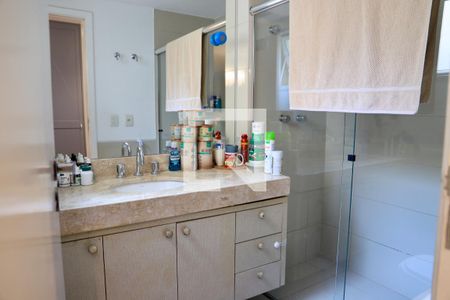 Casa à venda com 450m², 3 quartos e 2 vagas Casa à venda com 450m², 3 quartos e 2 vagasBanheiro (1) da Suíte Master