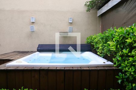 Casa à venda com 450m², 3 quartos e 2 vagas Casa à venda com 450m², 3 quartos e 2 vagasJacuzzi