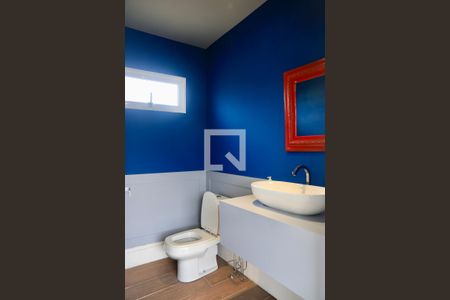 Casa à venda com 450m², 3 quartos e 2 vagas Casa à venda com 450m², 3 quartos e 2 vagasSalão de jogos (Lavabo)