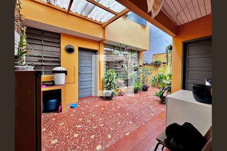 Casa à venda com 197m², 3 quartos e 1 vagaÁrea de Serviço