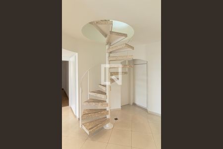 Apartamento à venda com 290m², 4 quartos e 3 vagasEscada