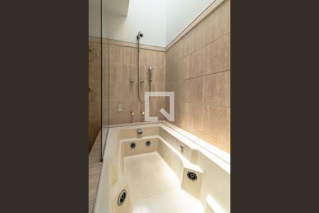 Apartamento à venda com 290m², 4 quartos e 3 vagasBanheiro da Suíte 2