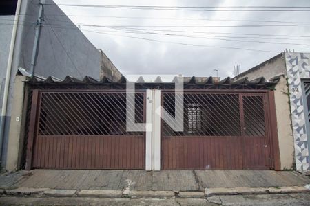 Casa à venda com 180m², 4 quartos e 2 vagas Casa à venda com 180m², 4 quartos e 2 vagasFachada