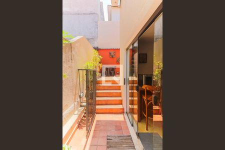 Casa de condomínio à venda com 300m², 3 quartos e 2 vagasQuintal