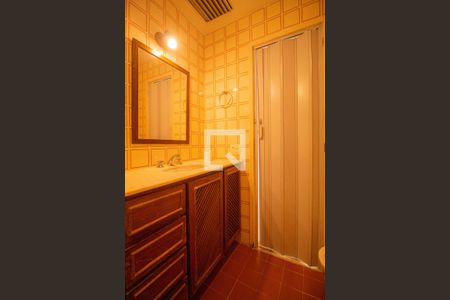 Banheiro social de apartamento para alugar com 1 quarto, 62m² em Botafogo, Rio de Janeiro