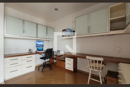 Apartamento à venda com 240m², 4 quartos e 2 vagasQuarto 2