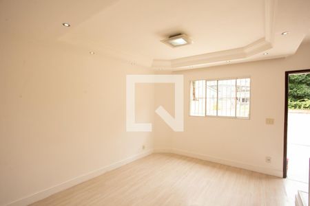 Sala de casa de condomínio para alugar com 2 quartos, 103m² em Vila Espanhola, São Paulo