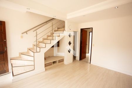 Sala de casa de condomínio para alugar com 2 quartos, 103m² em Vila Espanhola, São Paulo