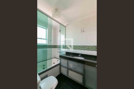 Apartamento à venda com 165m², 3 quartos e 2 vagas Apartamento à venda com 165m², 3 quartos e 2 vagasBanheiro Suite 2