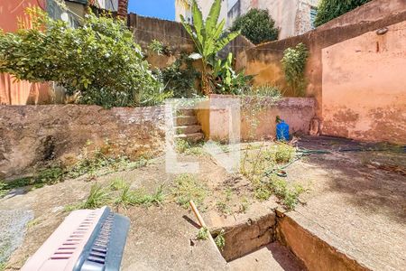 Casa à venda com 264m², 6 quartos e 2 vagas Casa à venda com 264m², 6 quartos e 2 vagasQuintal