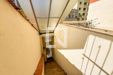 Casa à venda com 264m², 6 quartos e 2 vagas Casa à venda com 264m², 6 quartos e 2 vagasEscada Acesso Superior