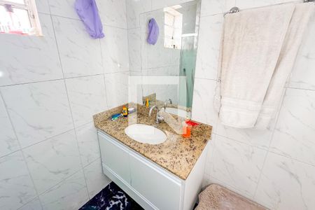 Casa à venda com 264m², 6 quartos e 2 vagas Casa à venda com 264m², 6 quartos e 2 vagasBanheiro Corredor