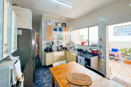 Casa à venda com 264m², 6 quartos e 2 vagas Casa à venda com 264m², 6 quartos e 2 vagasCozinha Inferior