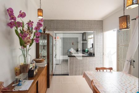 Casa à venda com 280m², 3 quartos e 2 vagas Casa à venda com 280m², 3 quartos e 2 vagasCozinha