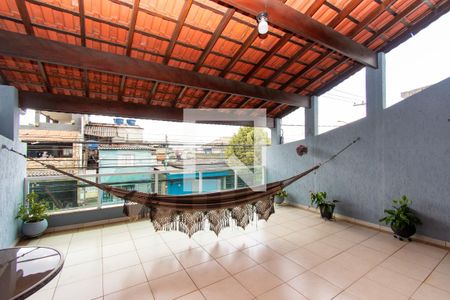 Casa à venda com 242m², 3 quartos e 2 vagas Casa à venda com 242m², 3 quartos e 2 vagasVaranda