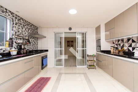 Casa à venda com 242m², 3 quartos e 2 vagas Casa à venda com 242m², 3 quartos e 2 vagasCozinha