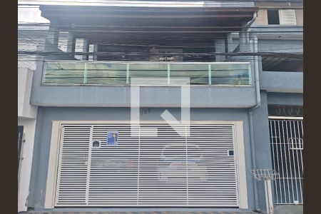 Casa à venda com 242m², 3 quartos e 2 vagas Casa à venda com 242m², 3 quartos e 2 vagasFachada