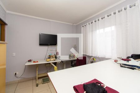 Casa à venda com 242m², 3 quartos e 2 vagas Casa à venda com 242m², 3 quartos e 2 vagasQuarto 2