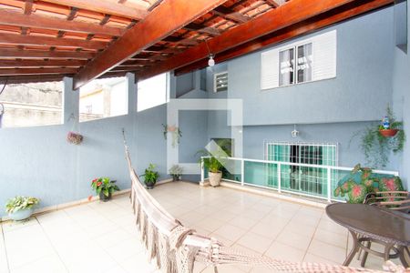 Casa à venda com 242m², 3 quartos e 2 vagas Casa à venda com 242m², 3 quartos e 2 vagasVaranda