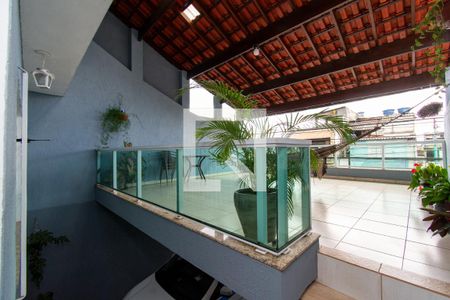 Casa à venda com 242m², 3 quartos e 2 vagas Casa à venda com 242m², 3 quartos e 2 vagasVaranda