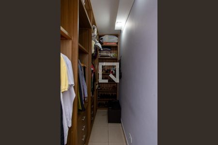 Casa à venda com 242m², 3 quartos e 2 vagas Casa à venda com 242m², 3 quartos e 2 vagasCloset da suíte