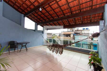 Casa à venda com 242m², 3 quartos e 2 vagas Casa à venda com 242m², 3 quartos e 2 vagasVaranda