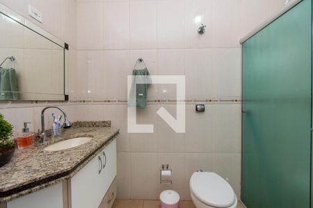 Casa à venda com 242m², 3 quartos e 2 vagas Casa à venda com 242m², 3 quartos e 2 vagasBanheiro Corredor