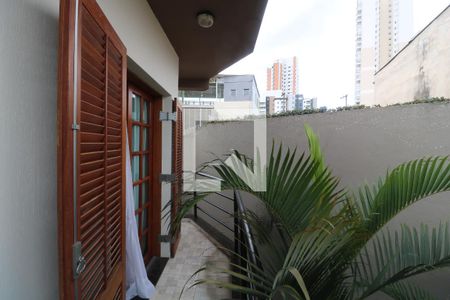 Casa à venda com 550m², 3 quartos e 6 vagasQuarto 2 Sacada