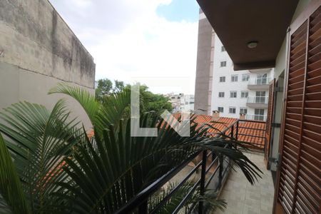 Casa à venda com 550m², 3 quartos e 6 vagasQuarto 2 Sacada