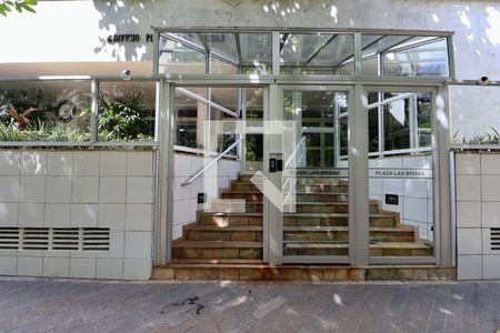 Apartamento para alugar com 100m², 4 quartos e 2 vagas Apartamento para alugar com 100m², 4 quartos e 2 vagasFachada