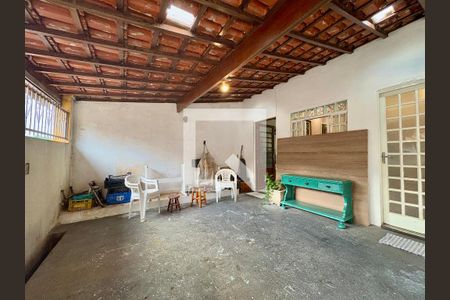 Casa à venda com 76m², 2 quartos e 2 vagasGaragem