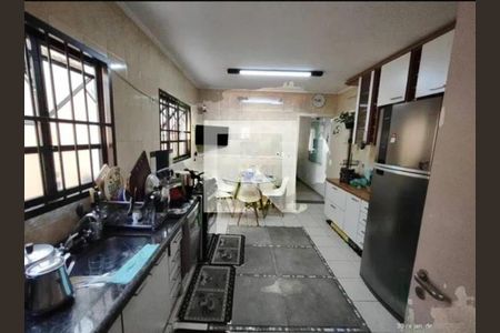 Casa à venda com 3 quartos, 210m² em Jardim Avelino, São Paulo