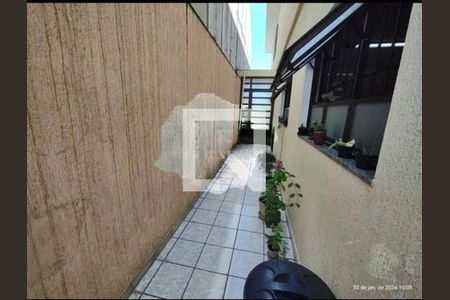 Casa à venda com 3 quartos, 210m² em Jardim Avelino, São Paulo