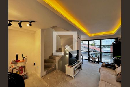 Casa de condomínio à venda com 105m², 1 quarto e 1 vagaSala de Tv