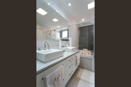 Apartamento à venda com 197m², 4 quartos e 3 vagasBanheiro da Suíte 3