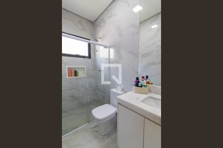 Casa de condomínio à venda com 160m², 3 quartos e 4 vagasBanheiro do Quarto 1