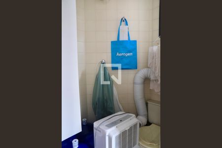 Apartamento à venda com 121m², 3 quartos e 2 vagas Apartamento à venda com 121m², 3 quartos e 2 vagasQuarto de Serviço