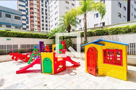 Apartamento à venda com 121m², 3 quartos e 2 vagas Apartamento à venda com 121m², 3 quartos e 2 vagasÁrea comum - Playground