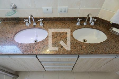 Apartamento à venda com 156m², 4 quartos e 3 vagasBanheiro da Suíte 1